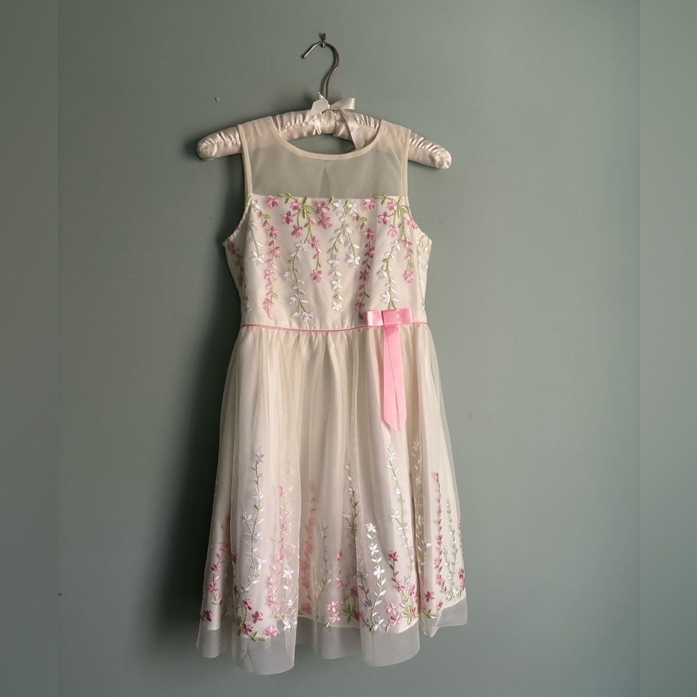 Jona Michelle girls size 10 Easter/summer dressy dress! Comfortable and stylish!